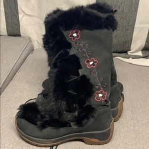 Ulu leather and fur embroidered boots